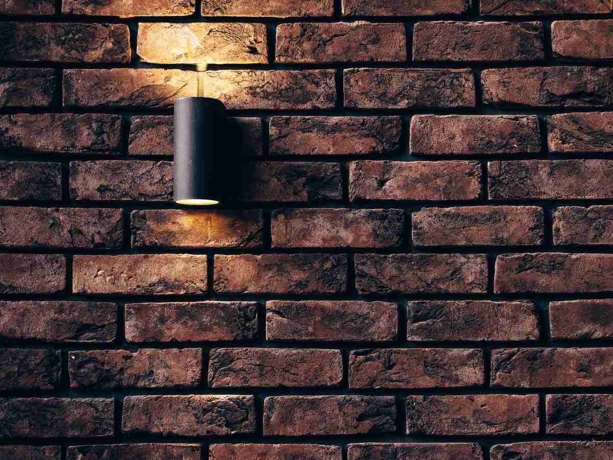 How much does it cost to have an outside light fitted